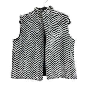 Painted Pony Wm’s Med Black White Lined Geometric Chevron Faux Fur Print Vest